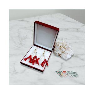 Earrings with Mediterranean coral branches and freshwater pearls